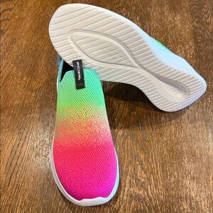 Skechers Kids' SZ 5 SZ 6 Vibrant Gradient Sneakers NIB